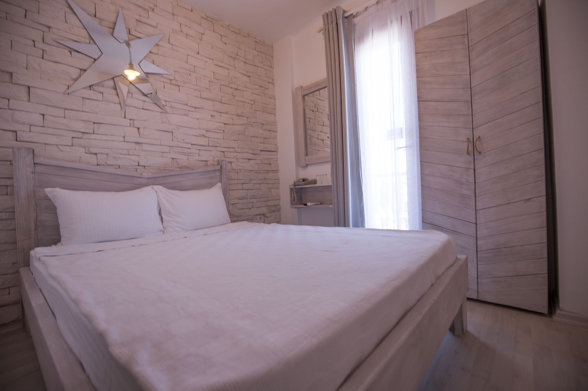 פוצ'ה Menendi Otel מראה חיצוני תמונה